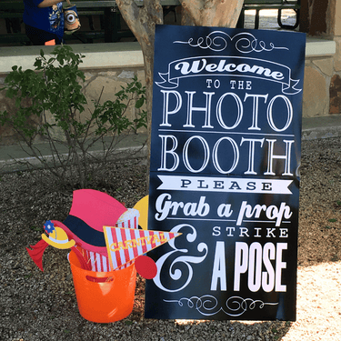 photo props sign carnival